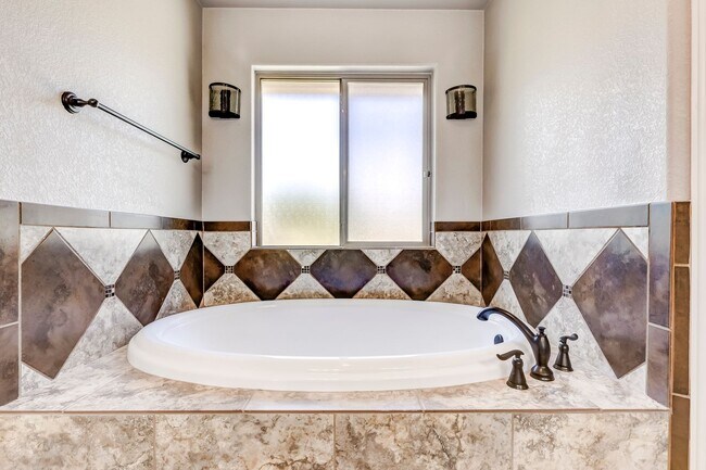 Building Photo - 7026 Chimney Hill Dr