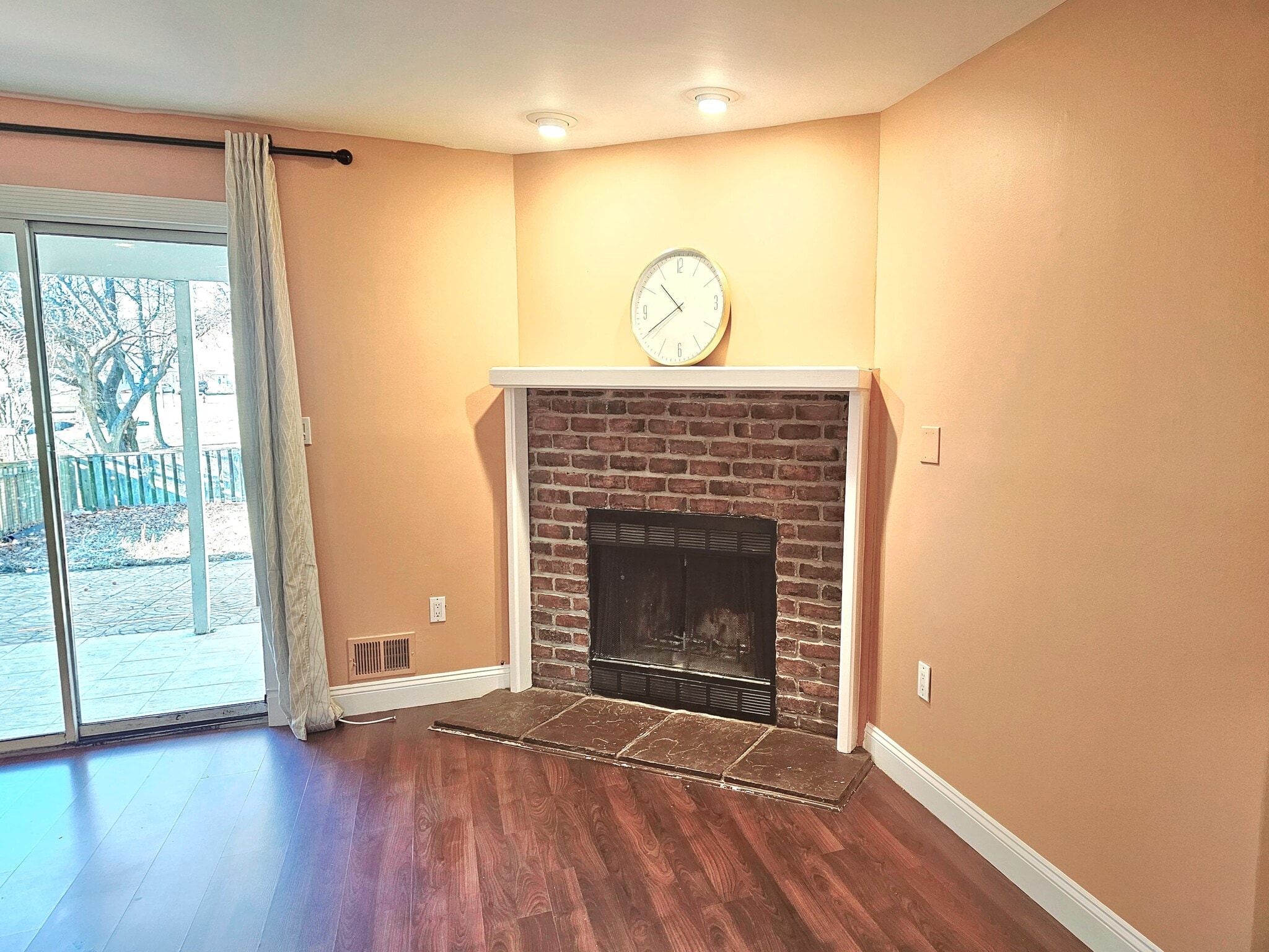 Building Photo - 37 Anderson Ct