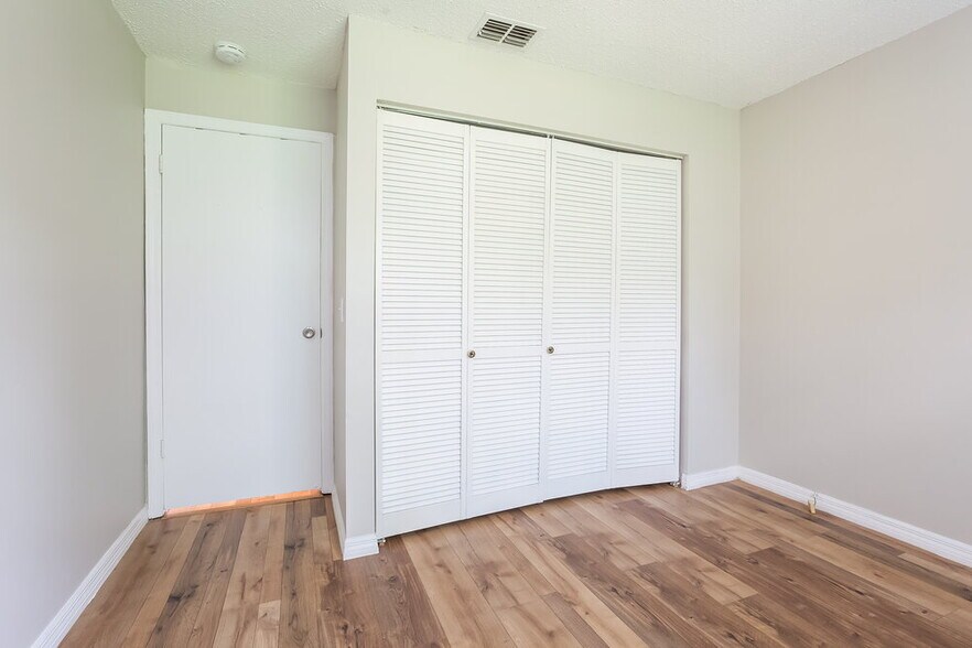 Building Photo - 1687 Palm Leaf Dr