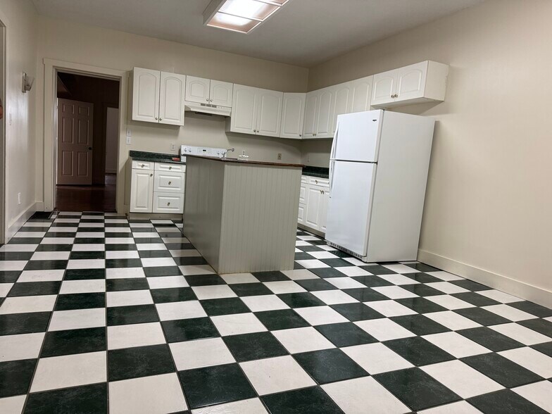 Kitchen - 414 E 2nd St