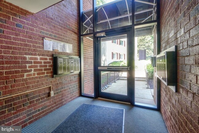 Building Photo - 53 Skyhill Rd