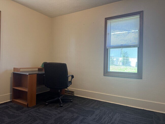 Building Photo - Spacious 4-Bedroom Rental with 2-Car Garage and Optional Shop