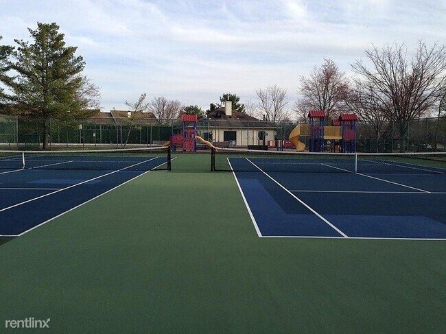 Building Photo - 3 br, 2.5 bath Townhome - 19 Woodward Lane