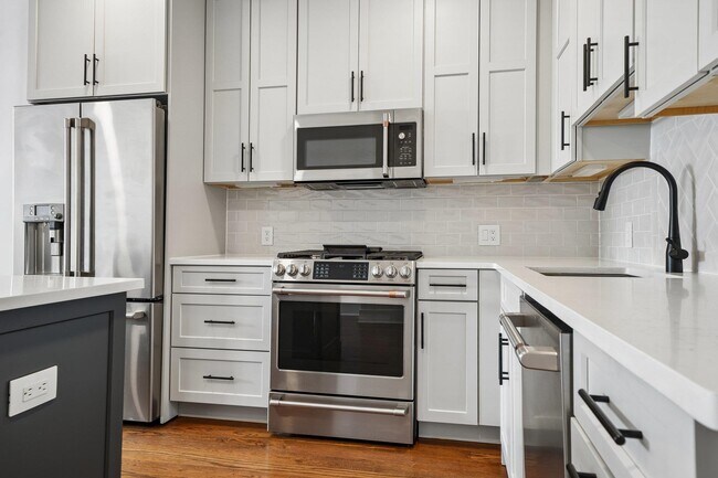 Building Photo - 139 Sherman Pl