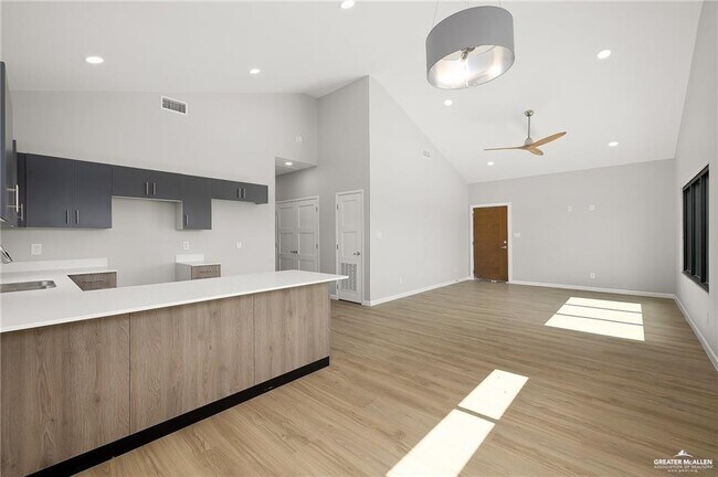 Building Photo - 2700 Mockingbird Rd