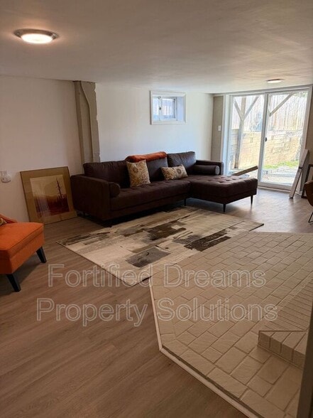 Building Photo - 2203 Maywood St