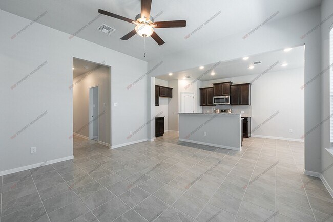 Building Photo - 711 Friars Lndg Dr
