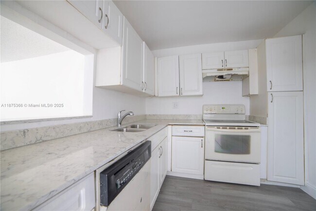 Building Photo - 4334 NW 9th Ave