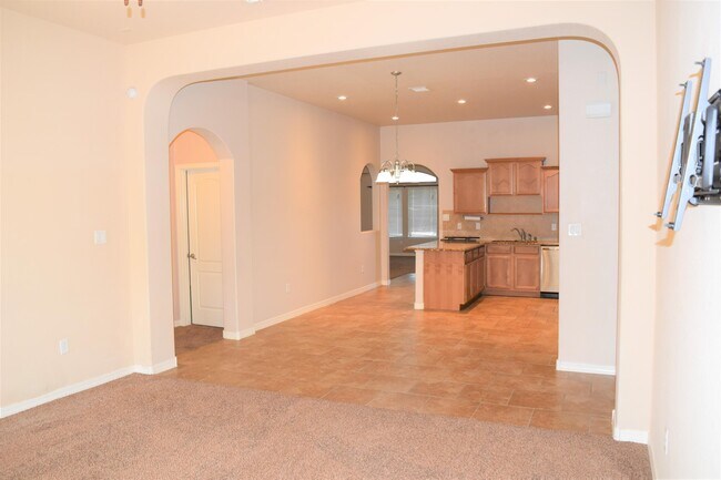 Building Photo - 14350 N Cave Dr