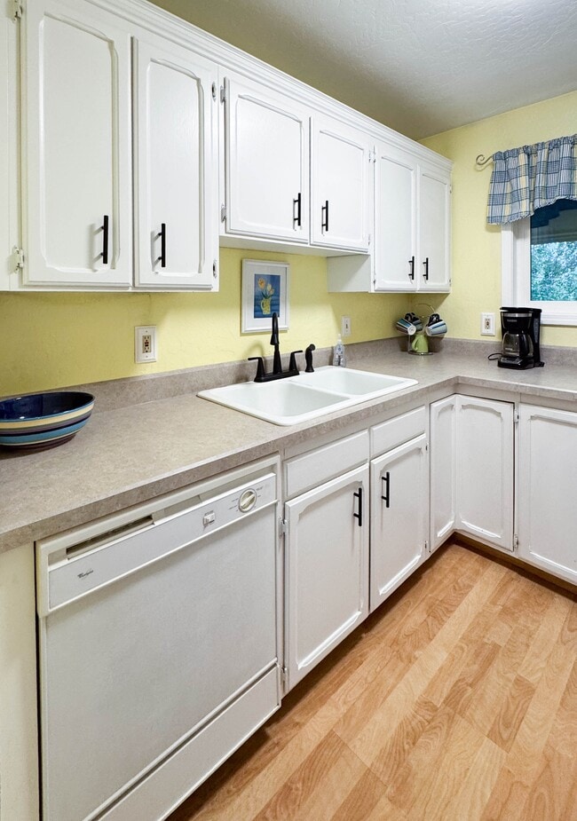 Building Photo - 2245 Minerva Way