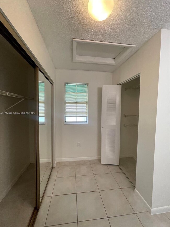 Building Photo - 12370 SW 52nd Pl