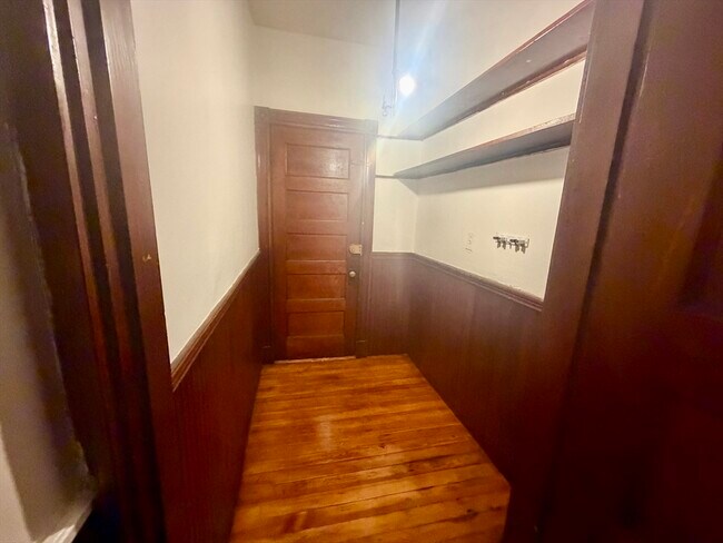 Building Photo - 807 Centre St