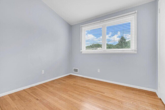 Building Photo - 61 Cornell Dr