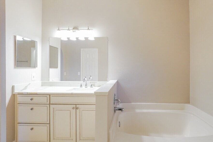 Building Photo - 658 Brightview Dr