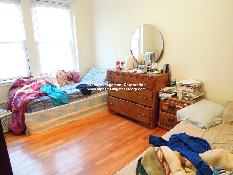 Building Photo - 349 Pleasant St