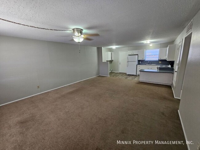 Building Photo - Plainview Apartments 2 Bedroom 1 Bath - Ca...