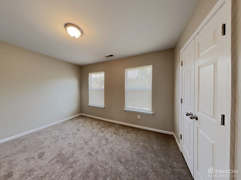 Building Photo - 1316 Crandon Dr