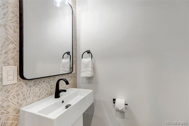 Building Photo - 2357 Grove St