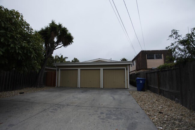 Building Photo - 6692 Trigo Rd