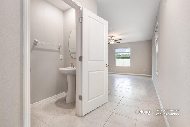 Building Photo - 6986 King Crk Dr