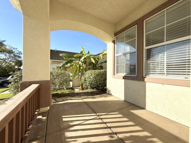 Building Photo - Spacious Home with Expansive Loft!