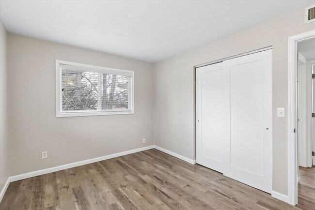 Building Photo - $1,750 | 3 Bedroom, 1 Bathroom Top Floor Duplex | No Pets | Available for Immediate Move-In!