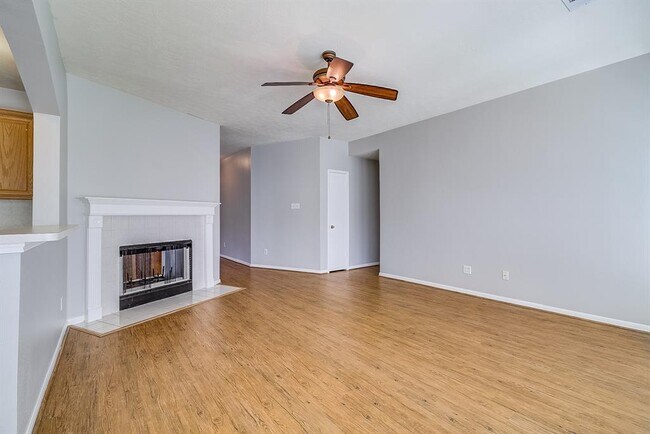 Building Photo - 4826 Linden Pl