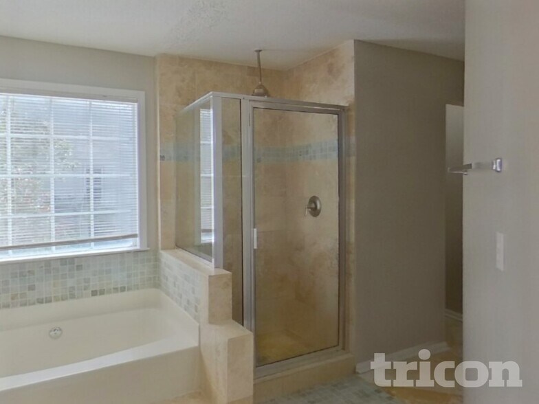 Building Photo - 325 Cadeleigh Ct