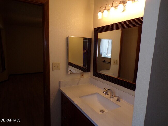 Building Photo - 4699 Round Rock Dr