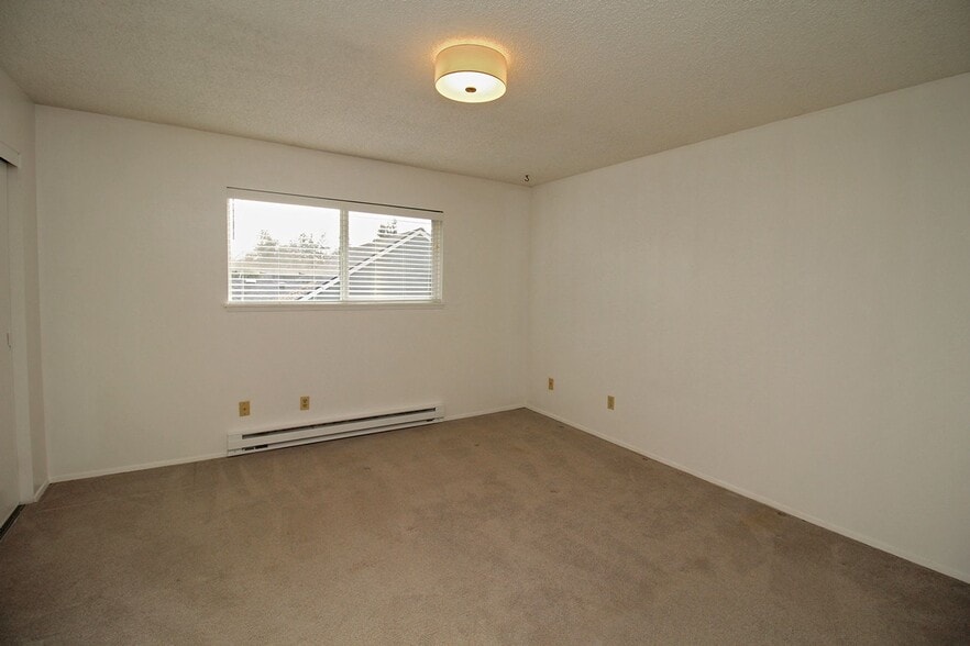 Building Photo - 8122-8122 SW 31st Ave