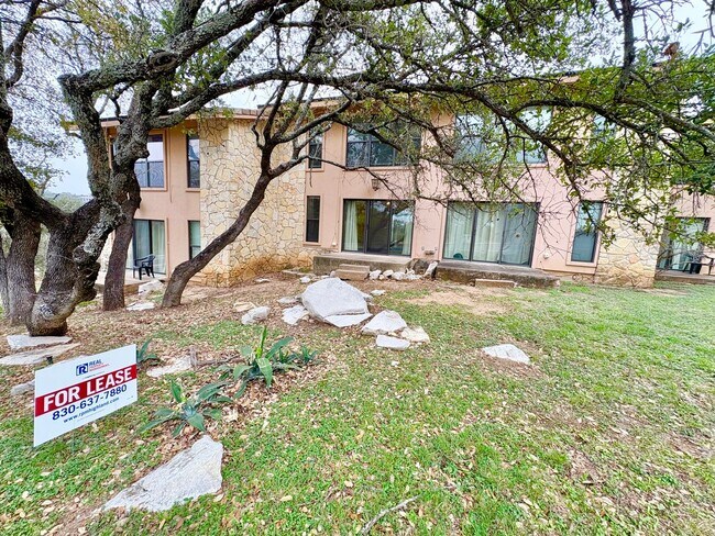 Building Photo - ***2 Bedroom 3 Bathroom Townhome for Lease in Horseshoe Bay, TX.***