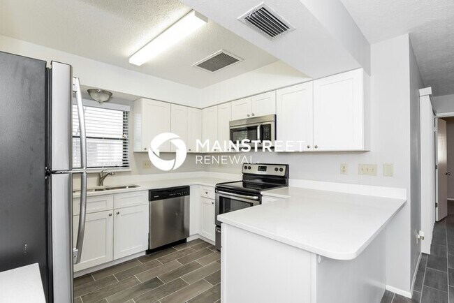 Building Photo - 2 Bedroom Pet-Friendly Home in Venice, FL with Main Street Renewal