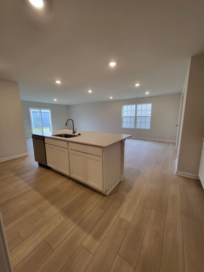 Building Photo - Stunning 5BR/3BA Home located in Statesville