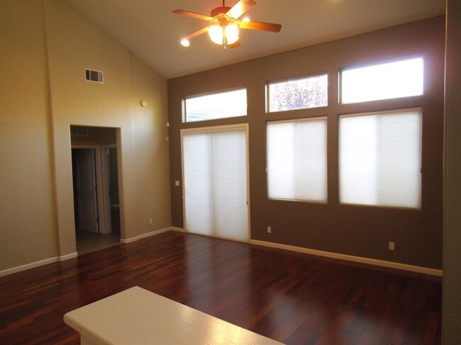 Building Photo - 887 Lemieux Ln