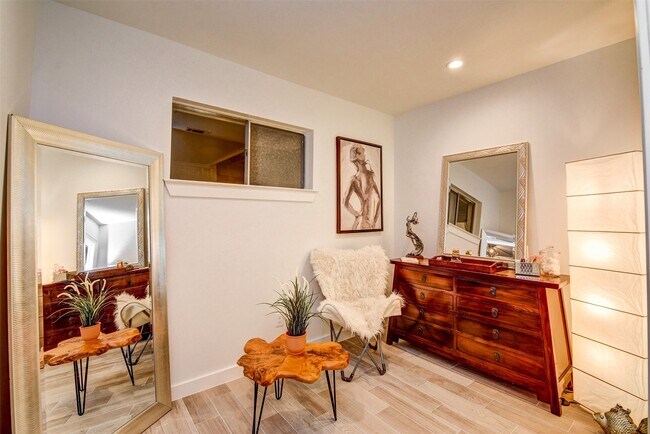 Building Photo - 5730 Birdwood Rd