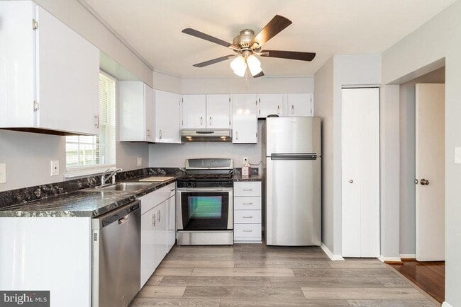 Building Photo - 37 Cardor Ct