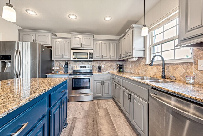 Building Photo - 1801 SW Ashbury St