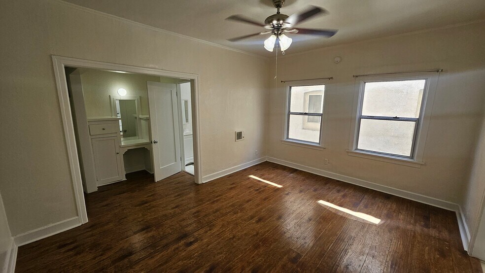 Building Photo - 727 S Coronado St