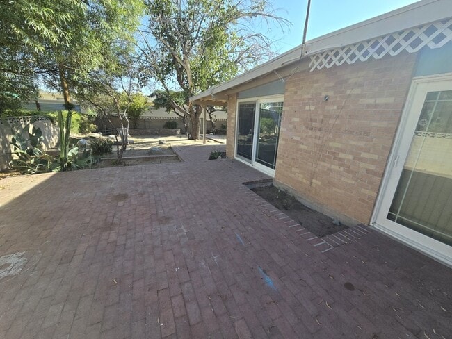 Building Photo - 7932 E Rosewood St