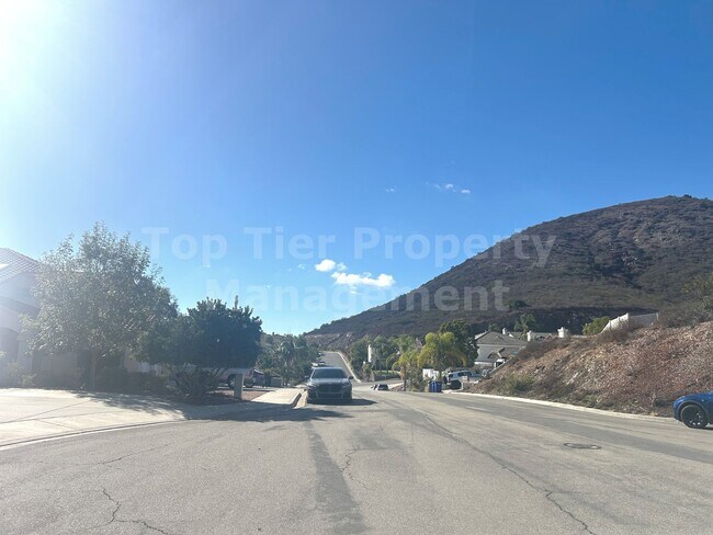 Building Photo - Beautiful 4 bed, 3 bath, 2,726 sqft House ...