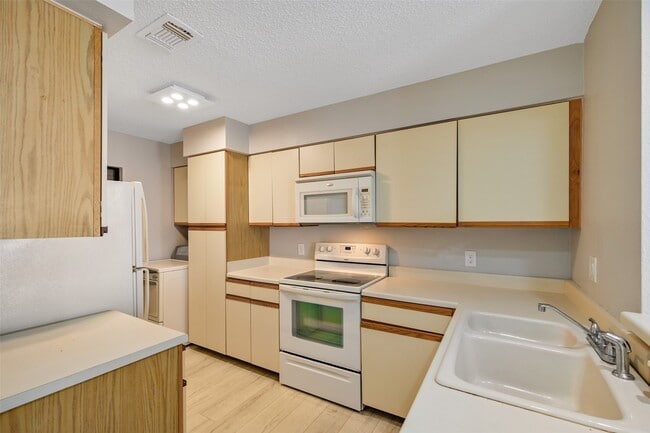 Building Photo - 7700 Seawall Blvd