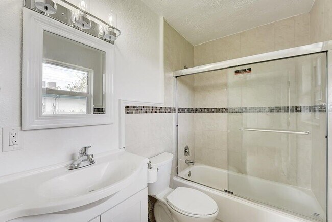 Building Photo - 208 NW 1st St