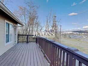 Building Photo - 10709 Roseberg Ave S