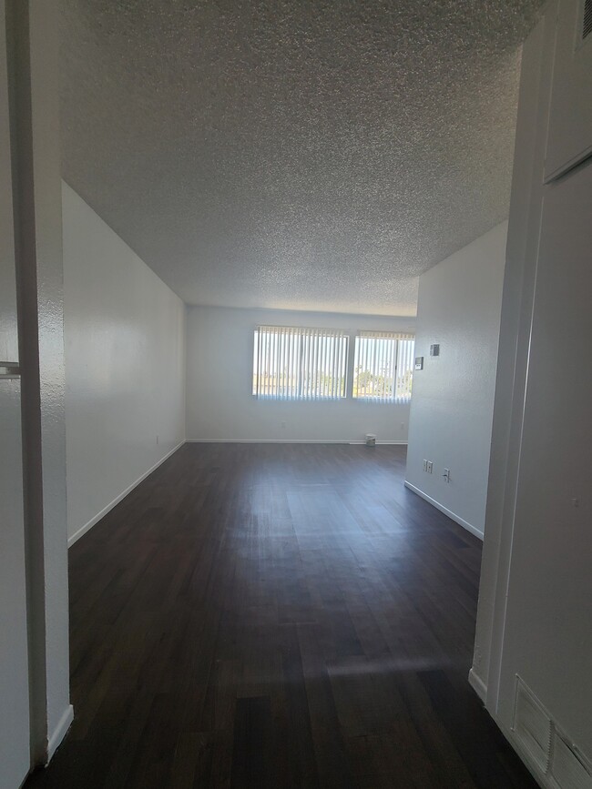 Building Photo - Bay Pointe