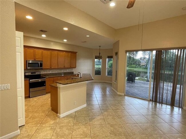 Building Photo - 7884 NW 123rd Ave