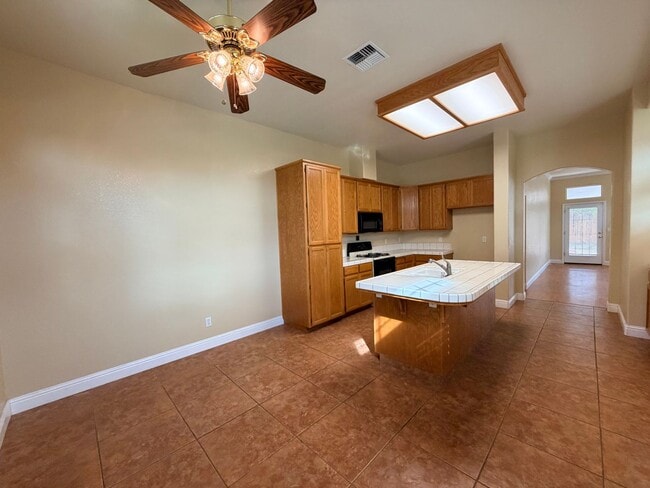 Building Photo - 710 Foothill St