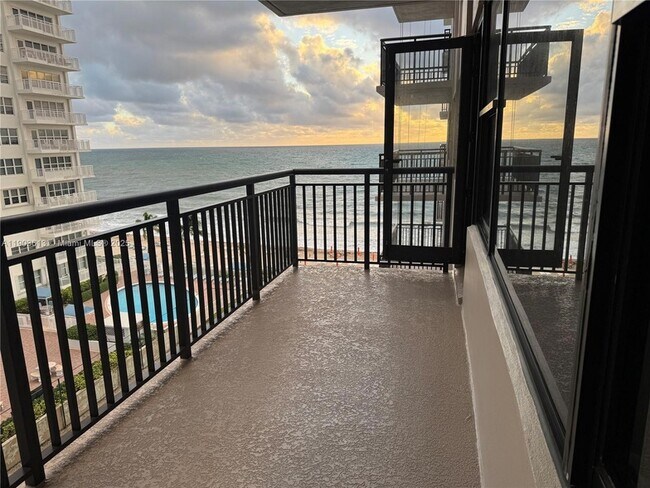 Building Photo - 3800 Galt Ocean Dr