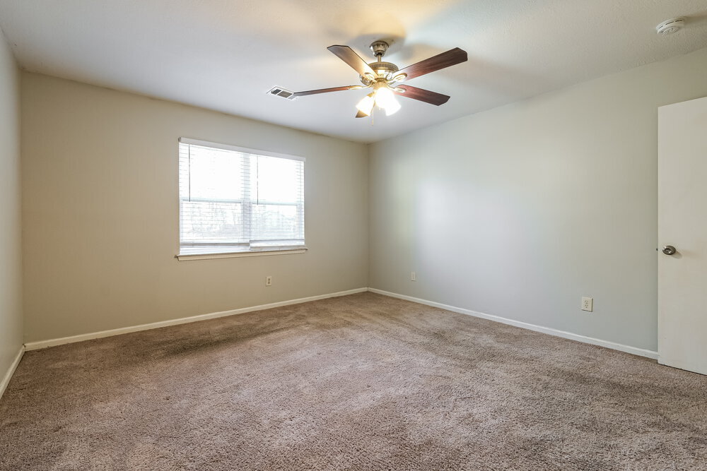 Building Photo - 843 Tall Deer Dr