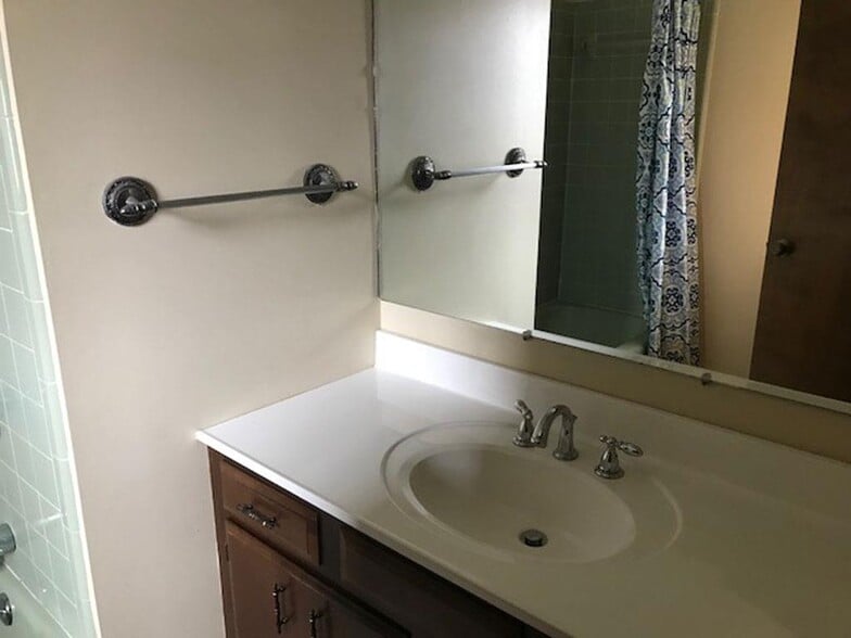 Bathroom - 157 Hibbard St