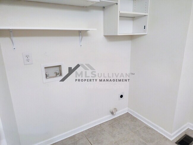 Building Photo - 312 Lakeshore Dr